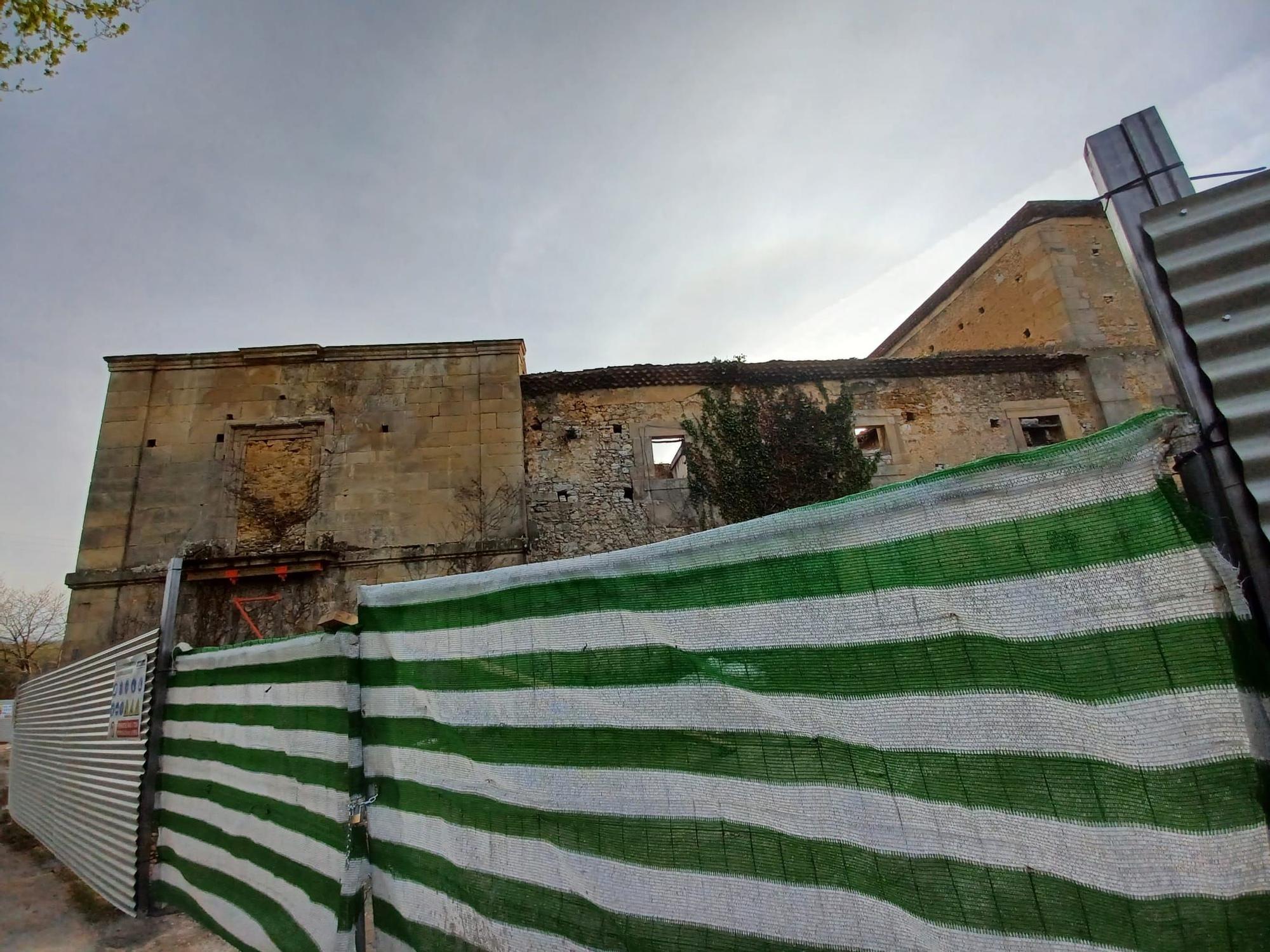 Así avanza la obra para recuperar el palacio de Celles, con la fachada ya estabilizada