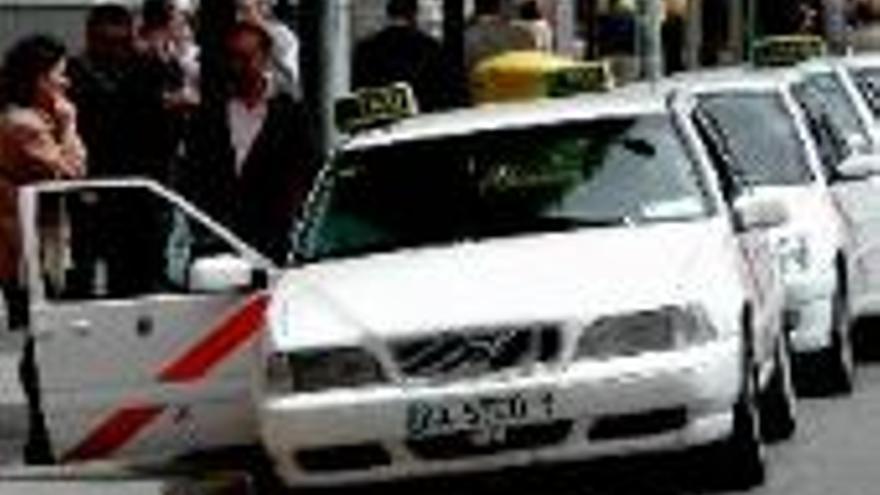 Los usuarios denuncian elabuso de precios en los taxis