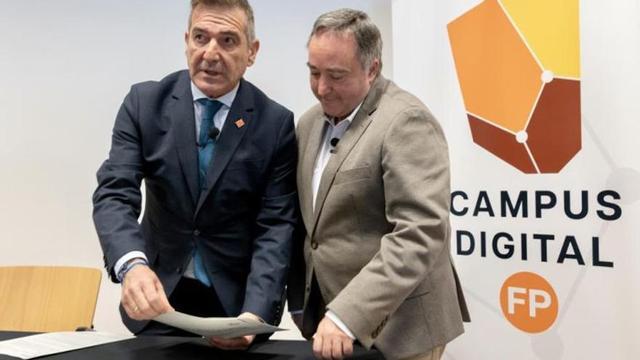 Los responsables de FP en Aragón, Mallada y Sánchez. | FABIÁN SIMÓN