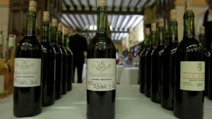 Botellas de Vega Sicilia en una cata de vinos en Alicante.