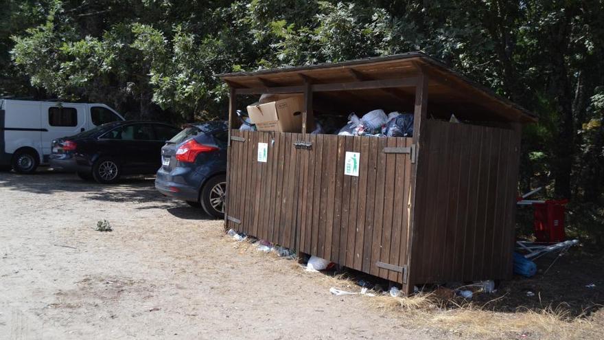 Galende rechaza el &quot;auxilio&quot; económico de la Diputación para retirar la basura del Lago