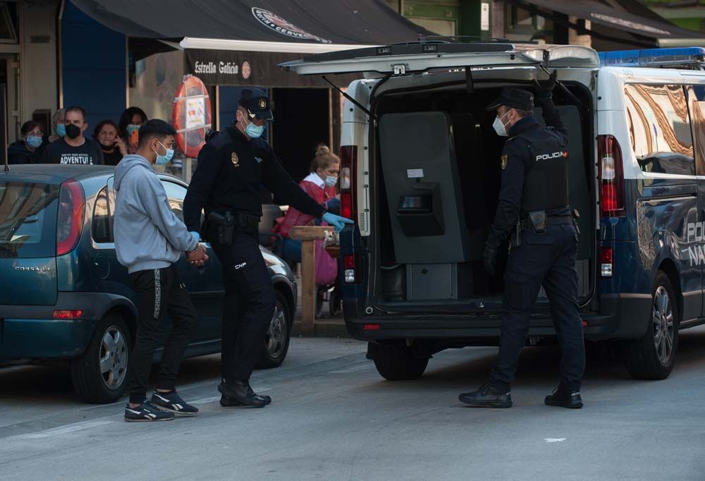 Tres detenidos en A Coruña por retener a una niña vendida por sus padres por 4.000 euros