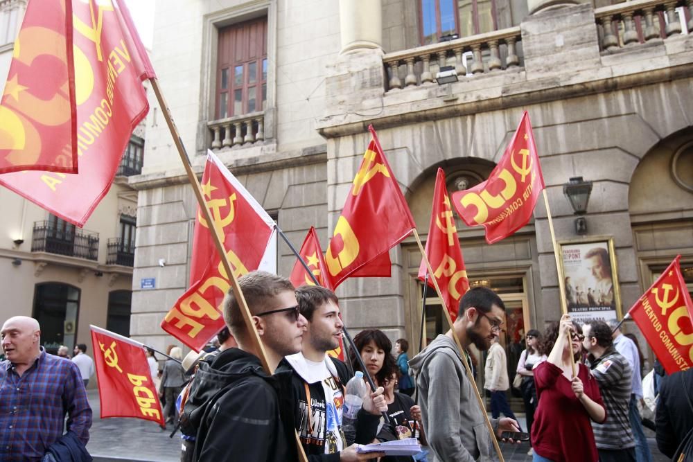 Manifestación en Valencia con motivo del 25 d'Abril