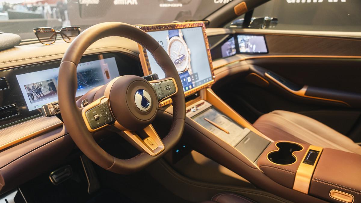 Interior del Denza Z9GT en colaboración con Chopard