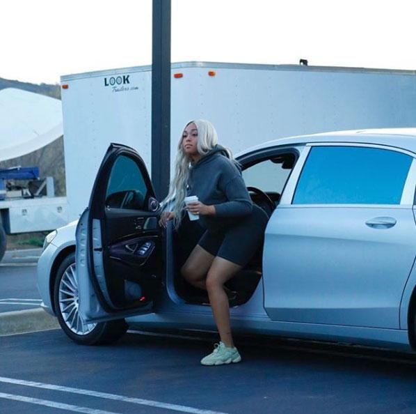 Dobles de Kim Kardashian: Heir Jordyn con look de Yeezy
