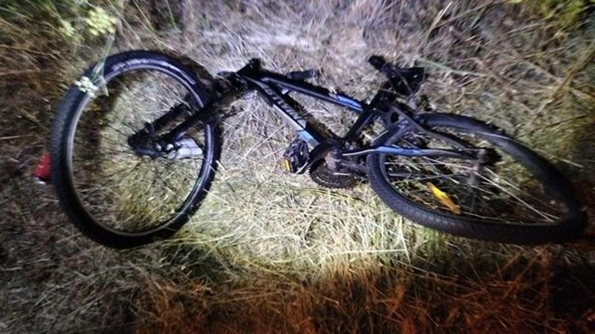 Estado en el que quedó la bicicleta del ciclista tras el atropello mortal. POLICÍA LOCAL DE ALCÚDIA