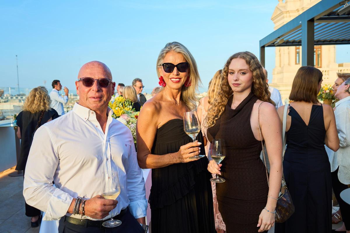 Luis Frías y Sonia Baselga con su hija Paola