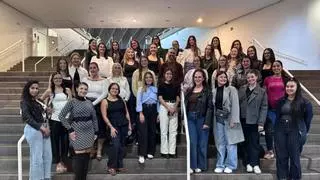 La hija del padre de las murgas de Canarias o una madre y su retoño aspiran a reinas de las Fiestas de Mayo de Santa Cruz