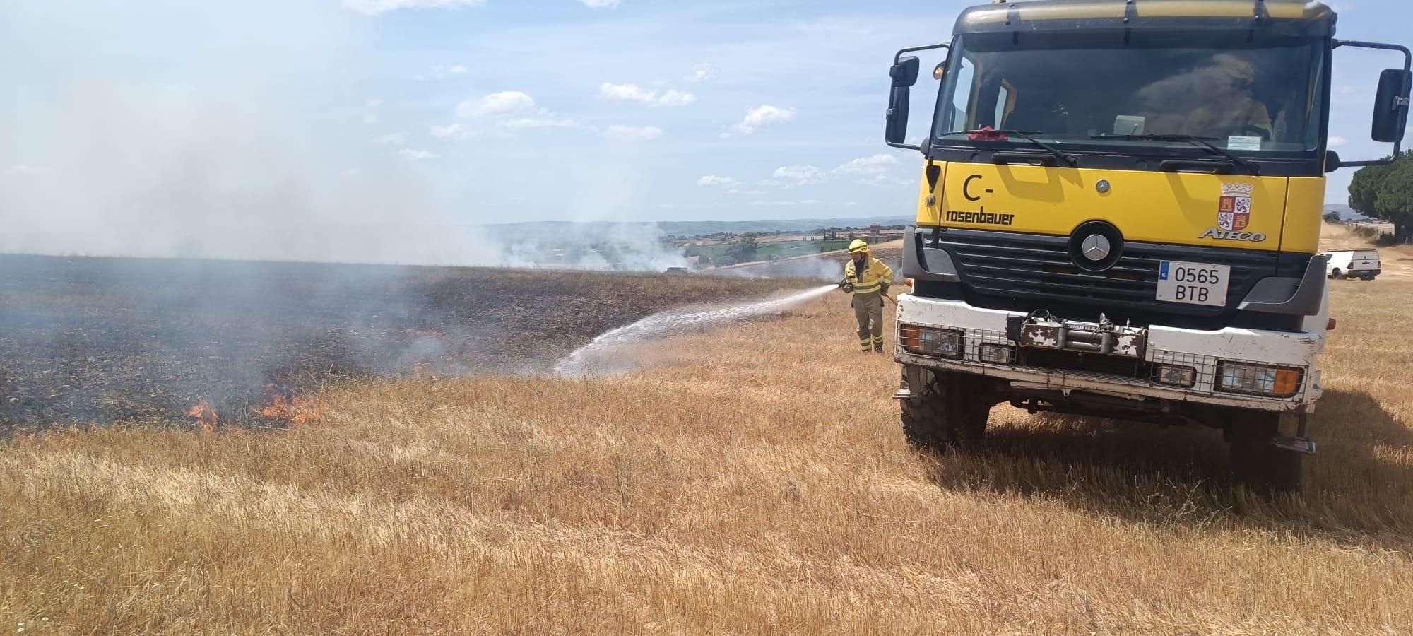 GALERÍA | Incendio forestal en la comarca de Sayago