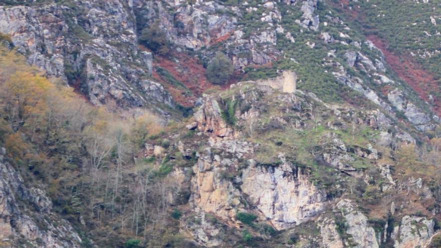 Sobrescobio pide a Patrimonio colaboración para evitar el deterioro del Torrexón de Villamorey