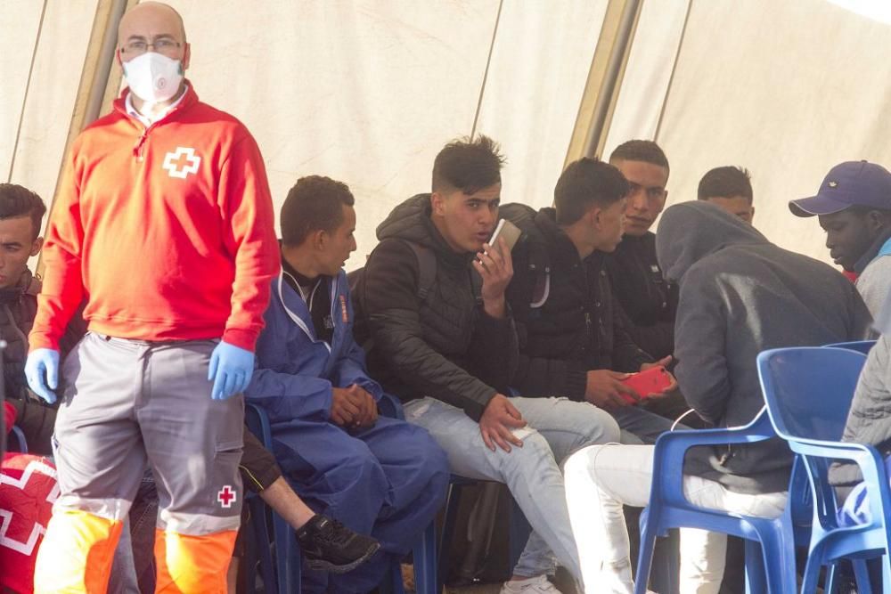 Llegada al puerto de Cartagena de los inmigrantes rescatados en el mar