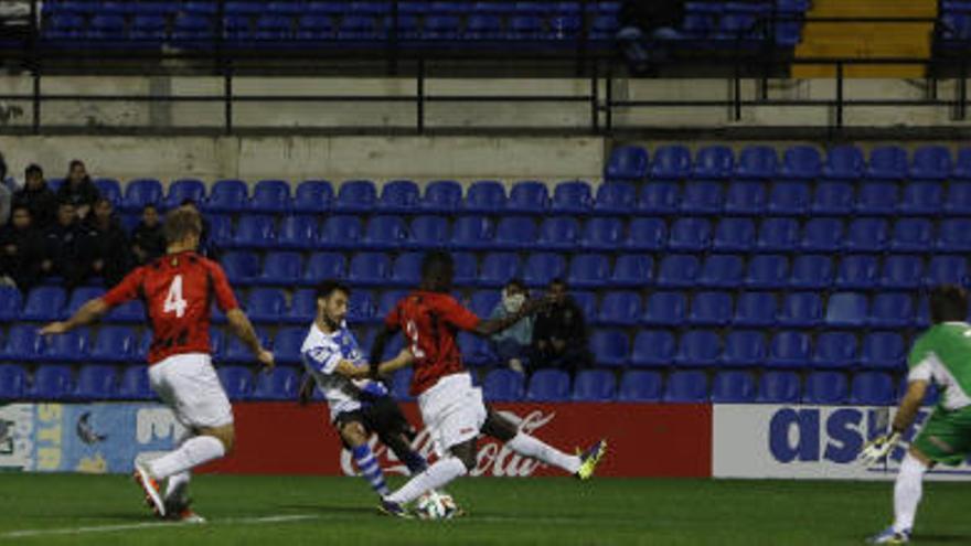 La lluvia enfría a la afición del Rico Pérez