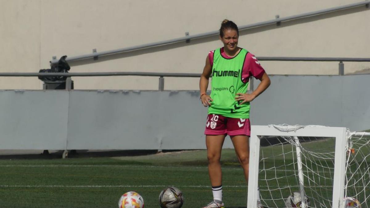 María Estella durante un entrenamiento con el Egatesa. | | UDGT