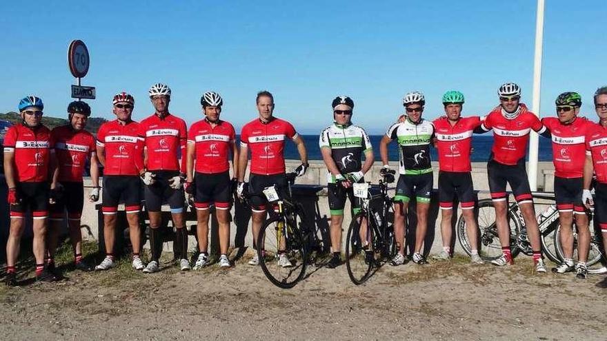 La Peña Ciclista Bikestrada participa en el Gran Fondo Ézaro