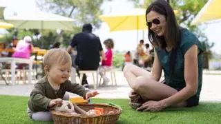El Ayuntamiento de Barcelona habilita más de 900 áreas de juego infantiles para este verano