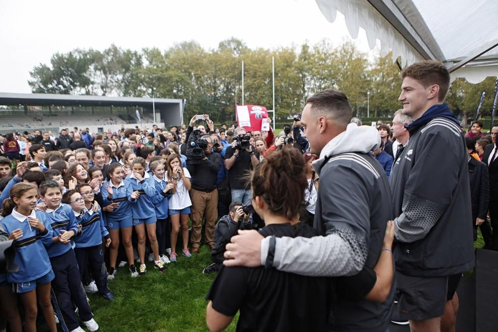 Los All Blacks dirigen un entrenamiento con alumnos en Gijón