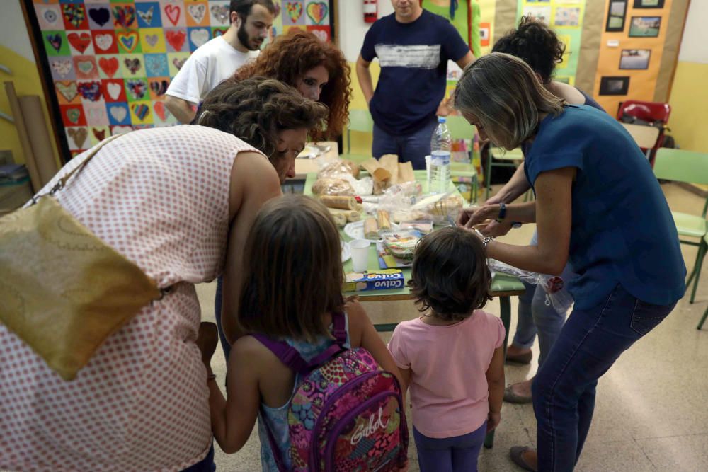 Padres independentistas ocupan colegios junto a su hijos