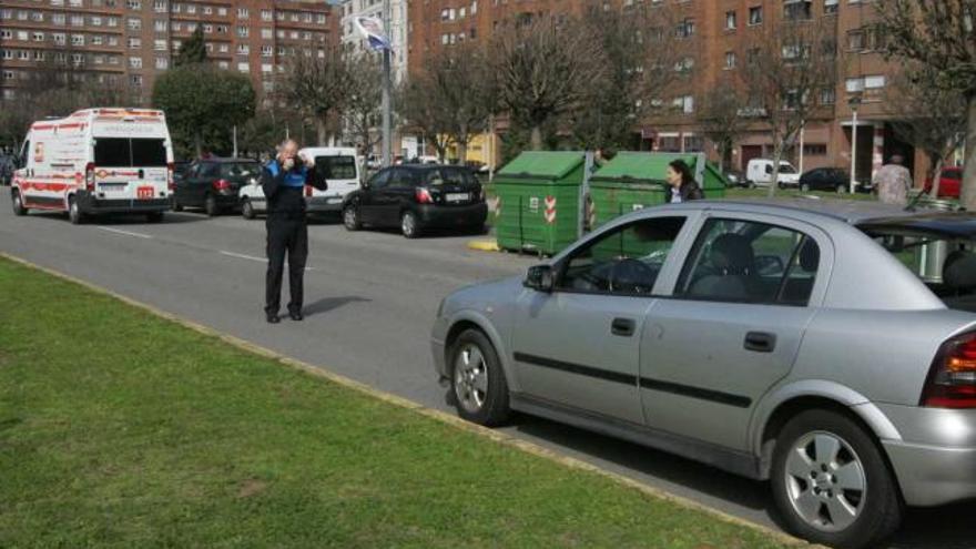 Policía Local y sanitarios, en el lugar de los hechos.