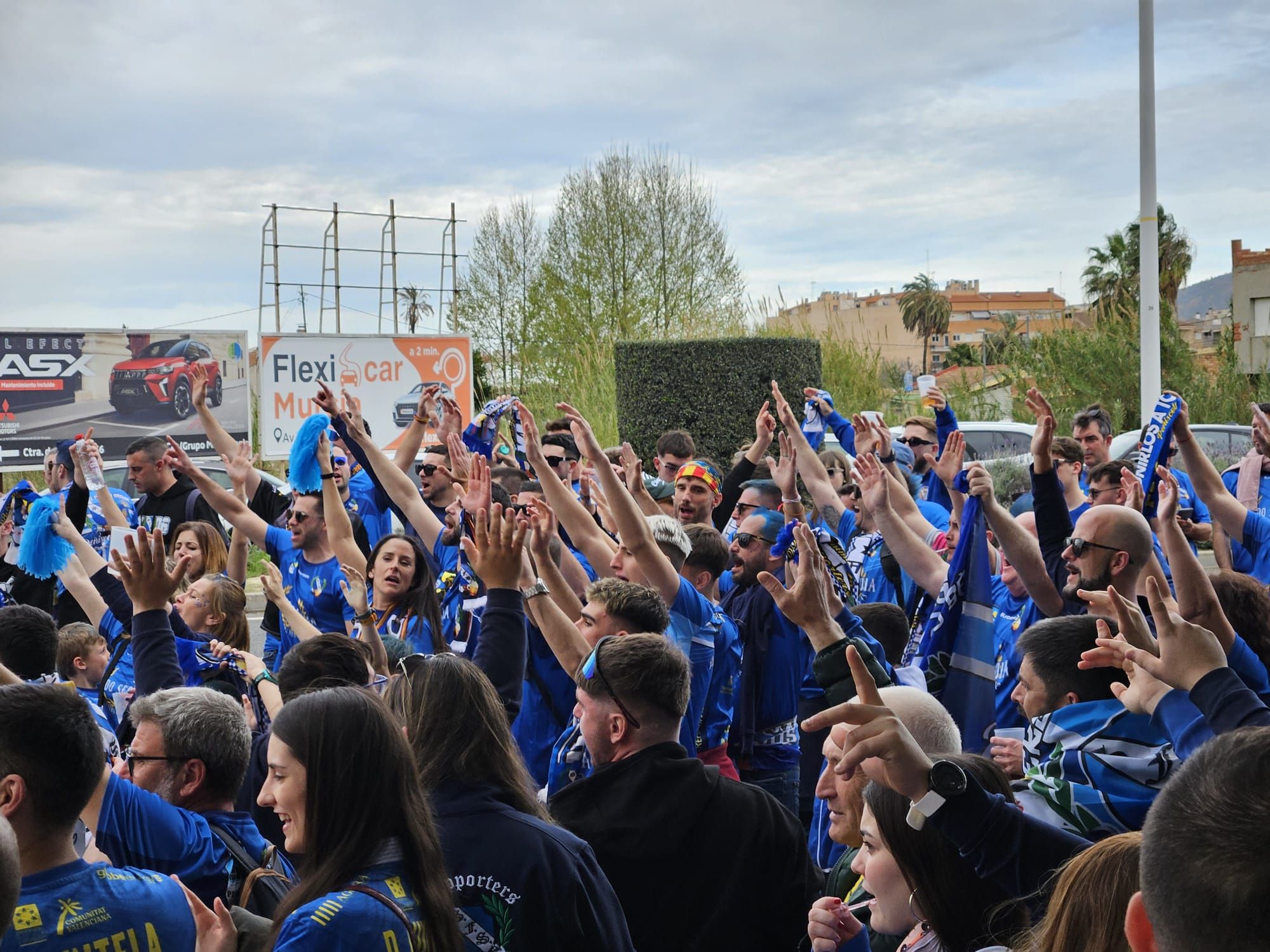 Galería | La afición del Peñíscola tiñe Murcia de azul en la Copa del Rey