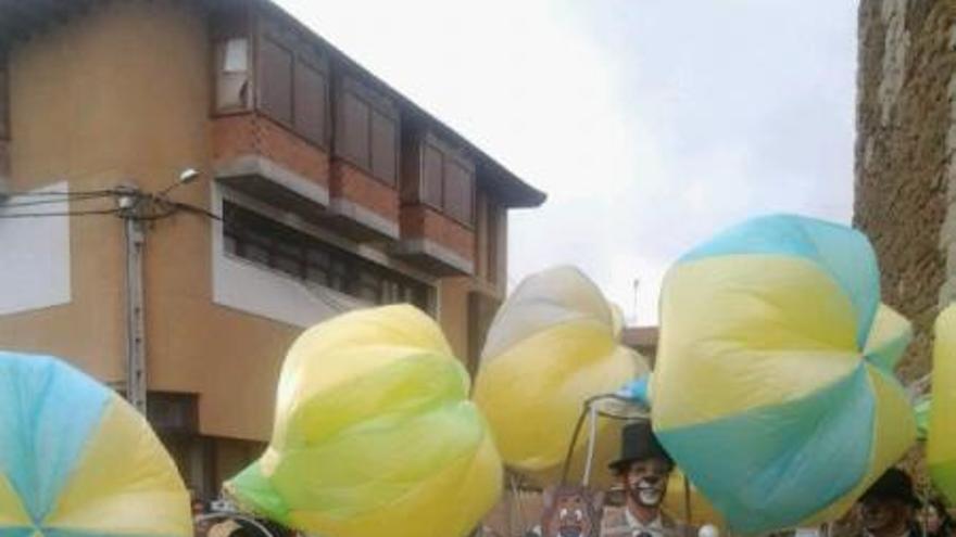 Fotografía de archivo de un desfile de disfraces en Villalpando