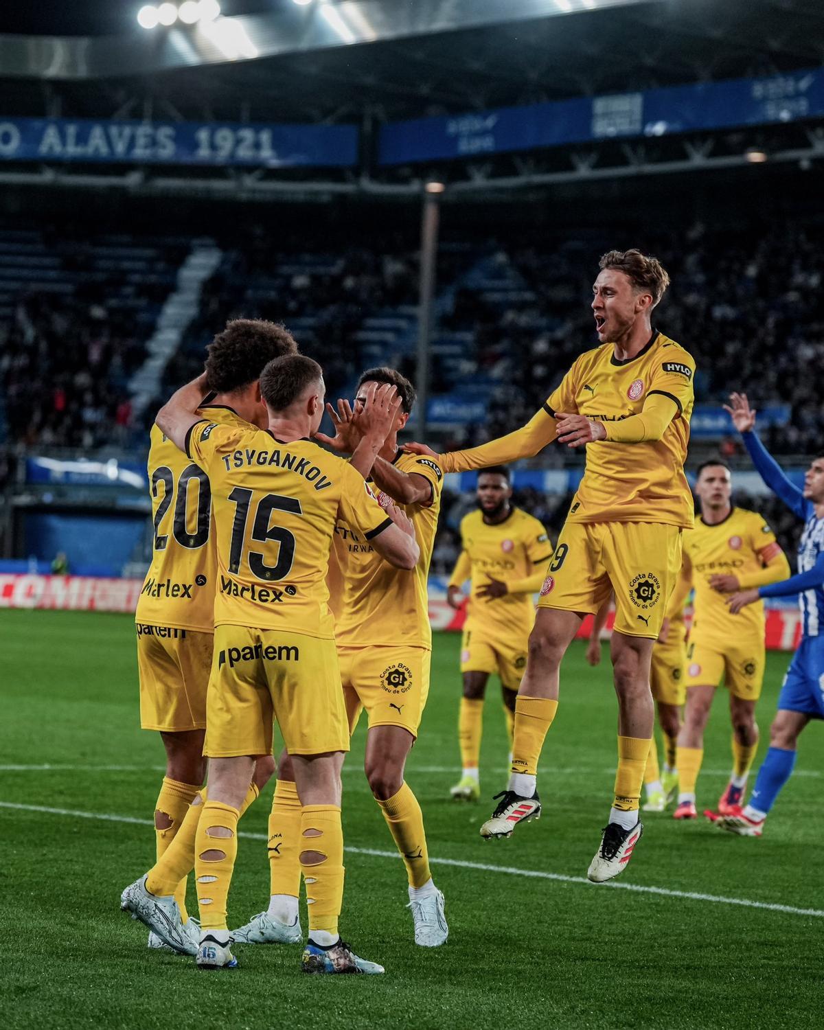 El Girona remontó ante el Deportivo Alavés