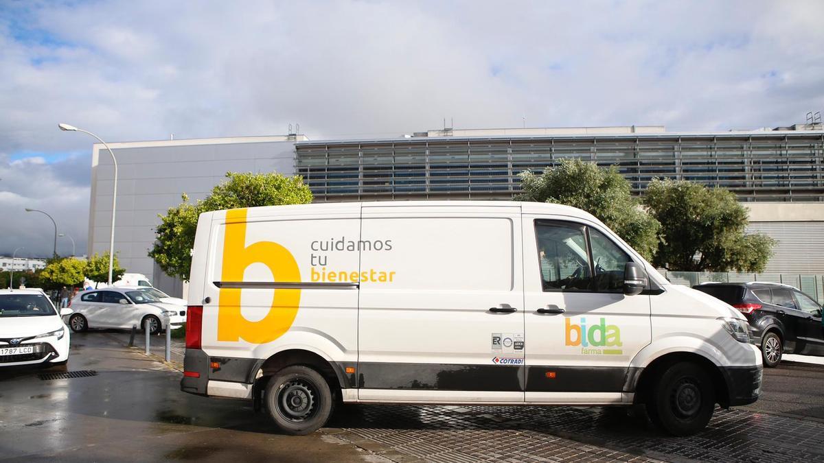 Llegada de las vacunas Janssen al centro sanitario Carlos Castilla del Pino