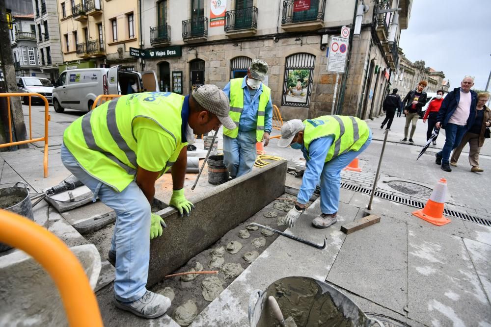 Terrazas, compras, gestiones, paseos... así vive Pontevedra la Fase 1 de la desescalada