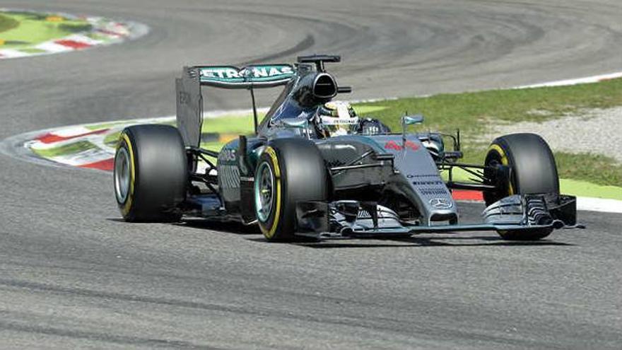 Hamilton continúa aplastando a sus rivales en Monza