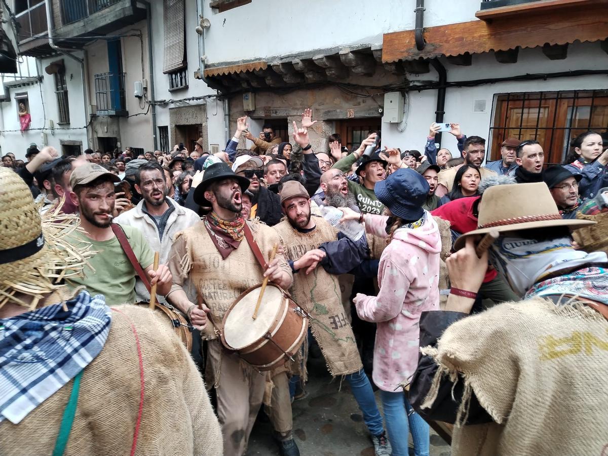 Galería | La misteriosa tradición del Pero Palo llena Villanueva de la Vera