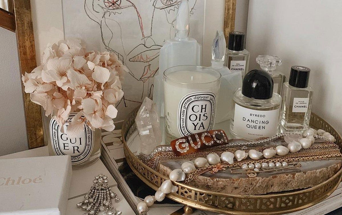6 bandejas decorativas para que luzcas tu colección de perfumes como Paula  Ordovás y otras 'influs' - Stilo