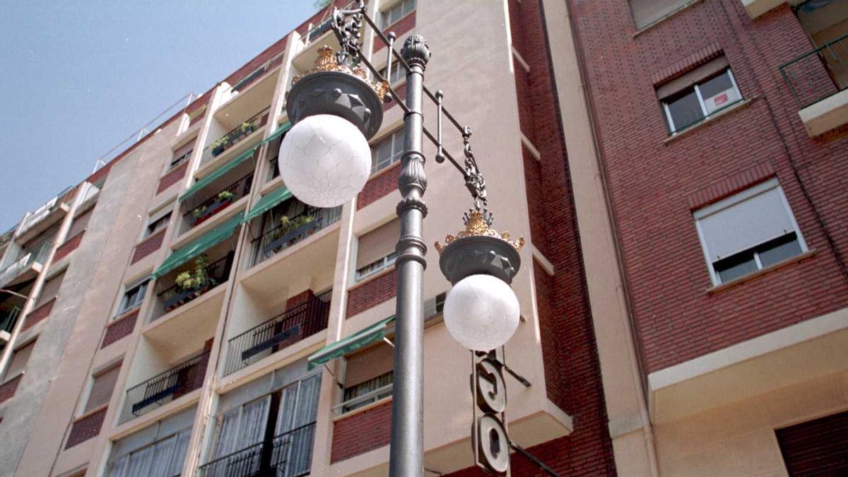 Luminarias en una calle de València