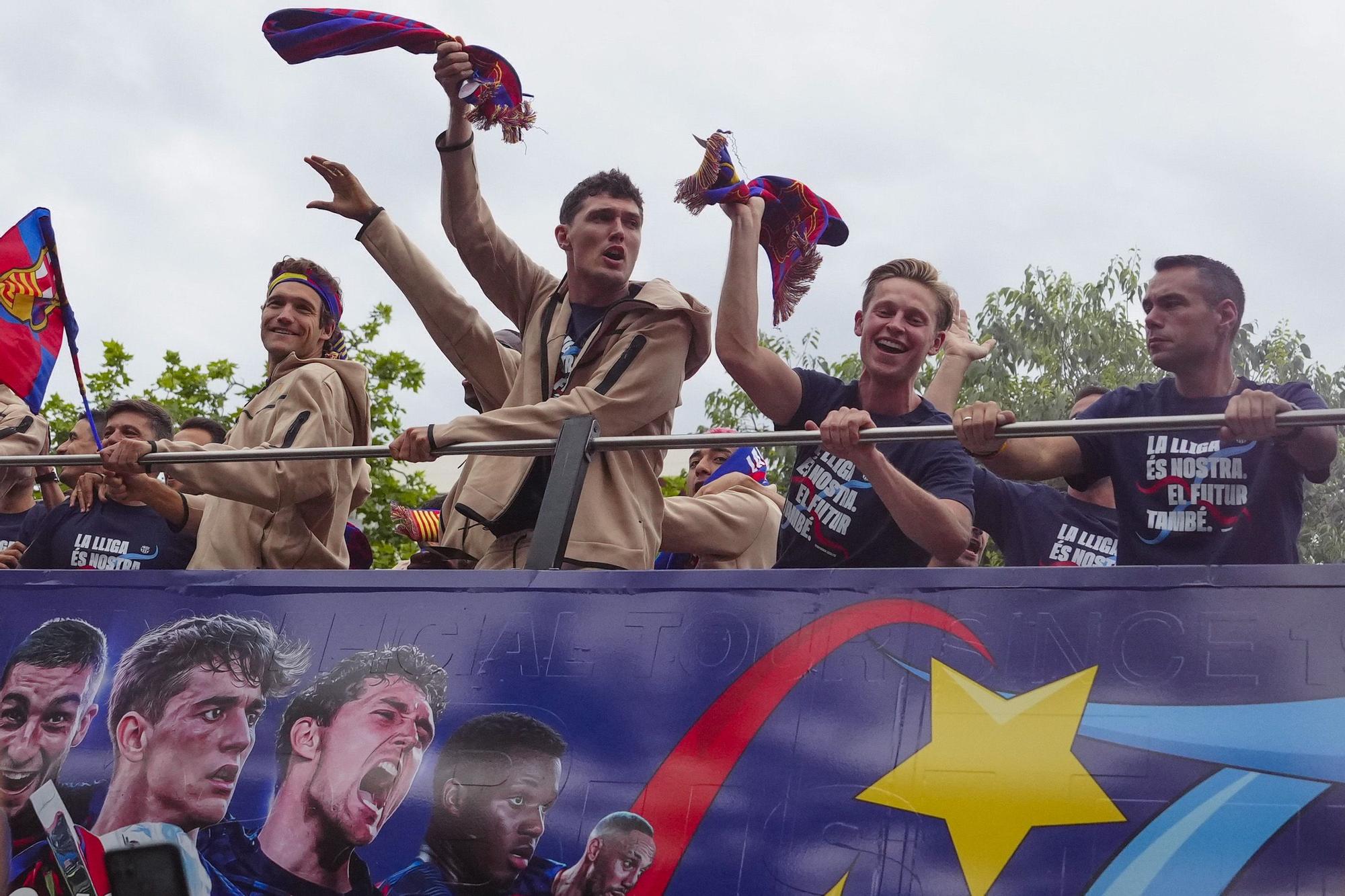 Les millors imatges de la rua de campions i campiones del Barça