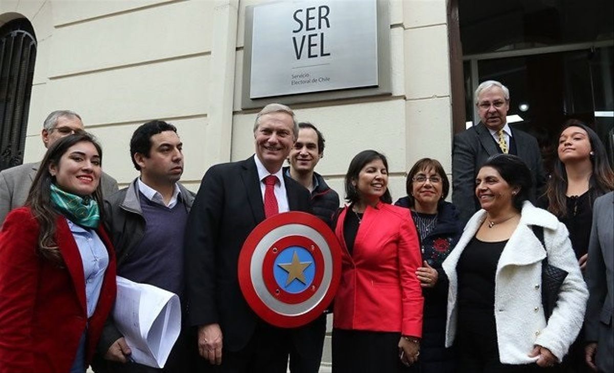 Kast, con un escudo del Capitán América, en una imagen de archivo.