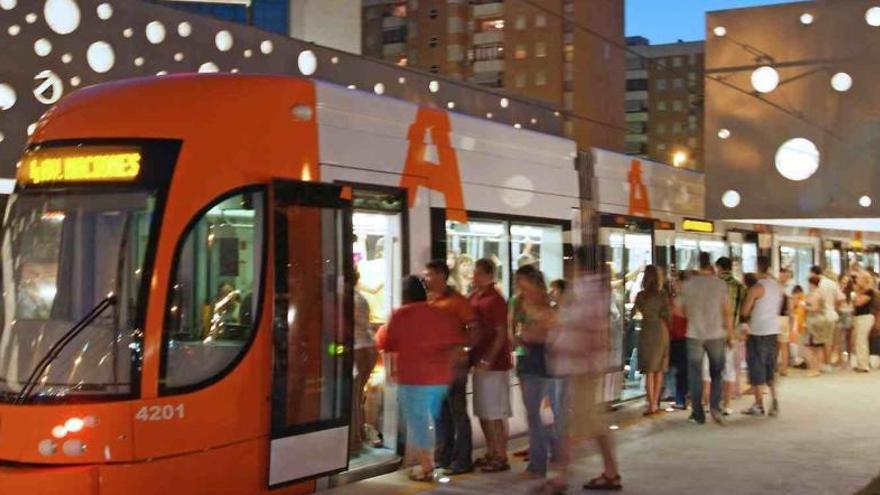 Un millón de plazas para moverse en tranvía durante las Hogueras de Alicante