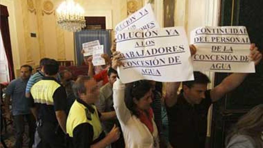 Gritos y silbatos en el pleno del Ayuntamiento de Cáceres