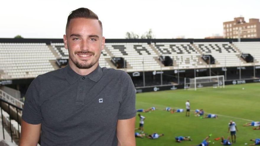 Javier Mérida llegó a tiempo para poder ver el entrenamiento de sus nuevos compañeros.