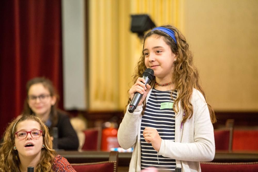 68 niños se convierten en diputados por un día