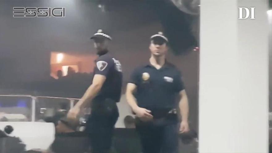 Denuncian la utilización indebida de uniformes policiales en una fiesta en Ibiza