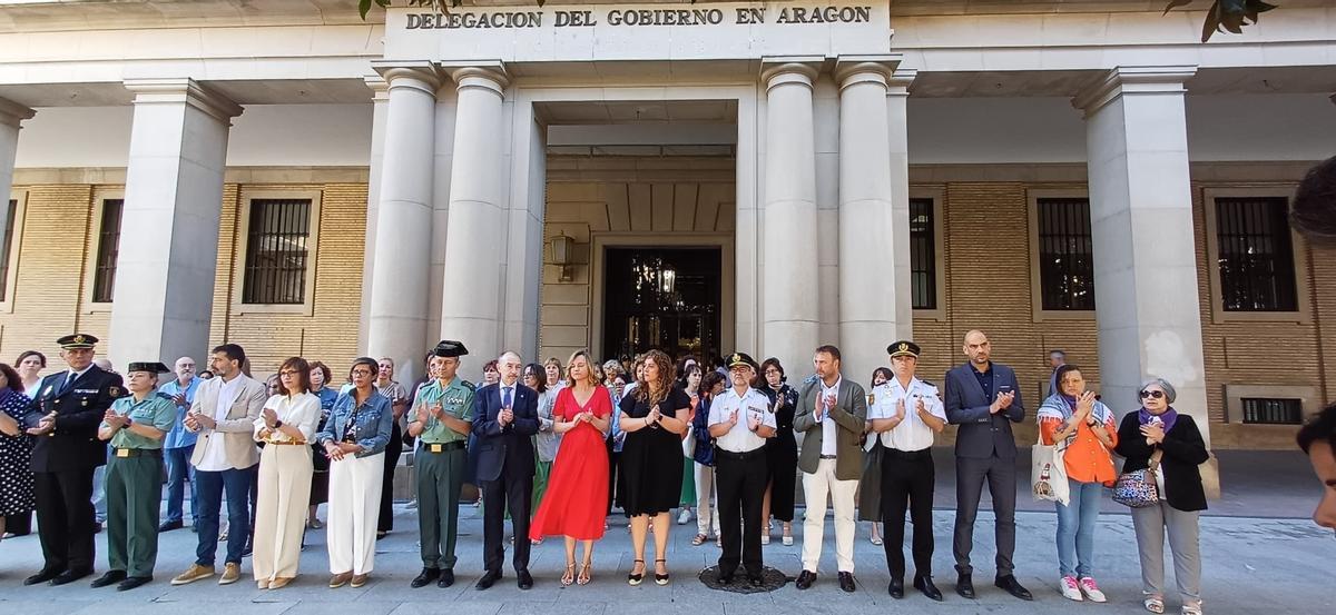 Concentración contra la violencia de género frente a la Delegación del Gobierno en Aragón