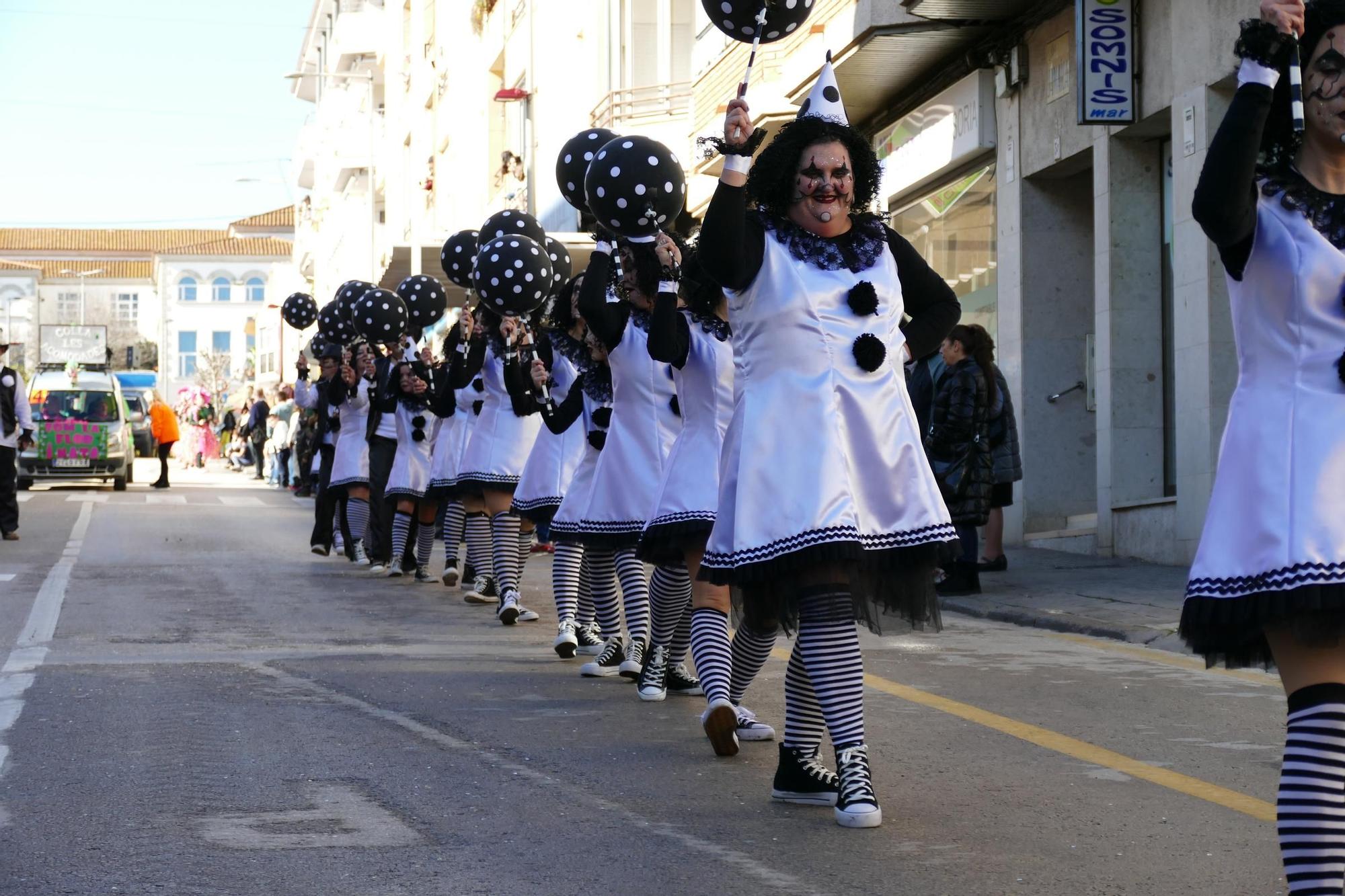 L'Escala s'acoloreix amb la rua de carnaval