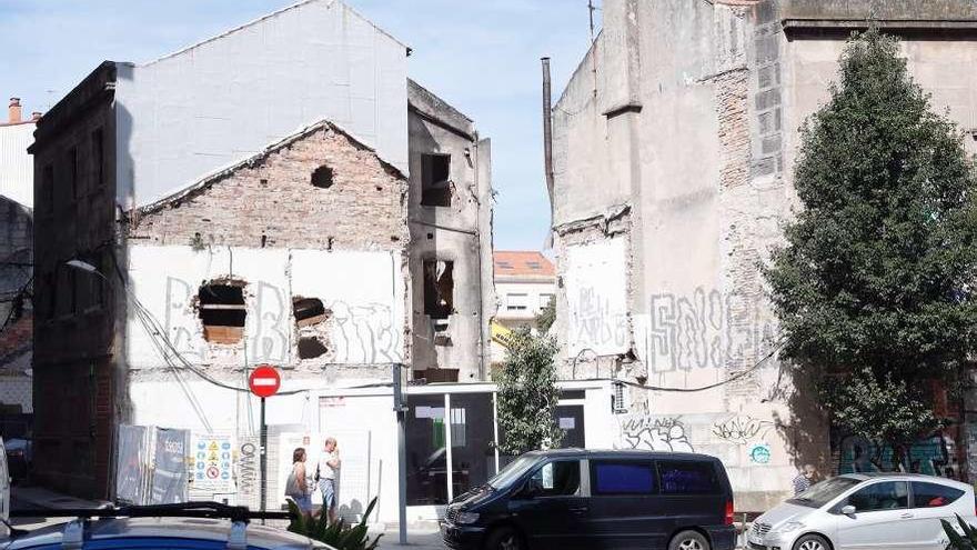 La primera promoción de Abeconsa en el sur completa una manzana en ruinas en Travesía