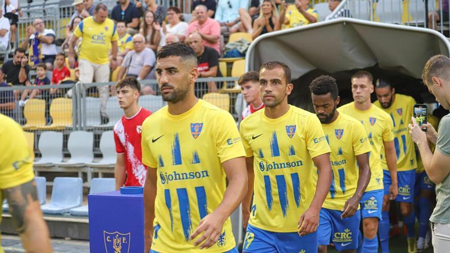 El Orihuela espera reaccionar en Vélez al mal debut liguero en Los Arcos