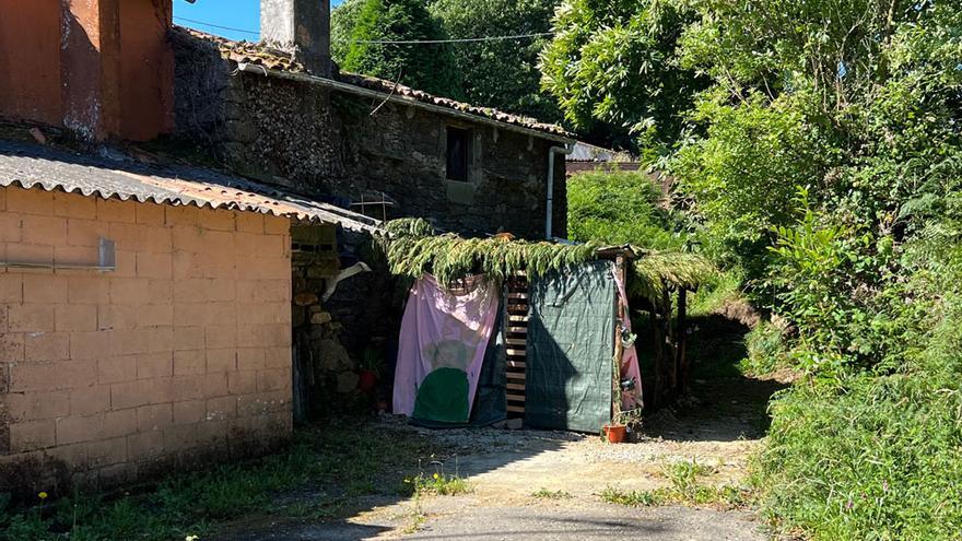 Curtis abre expediente para tirar una construcción ilegal que invade un vial en A Graña