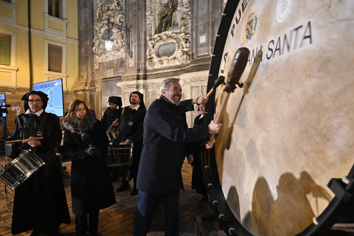 Los tambores del Bajo Aragón han resonado este jueves en el centro de Zaragoza
