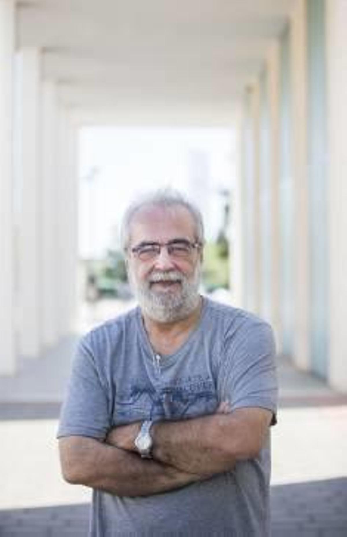 «Cuando los padres compran un móvil a su hijo tienen que tener claro las limitaciones que van a imponer»