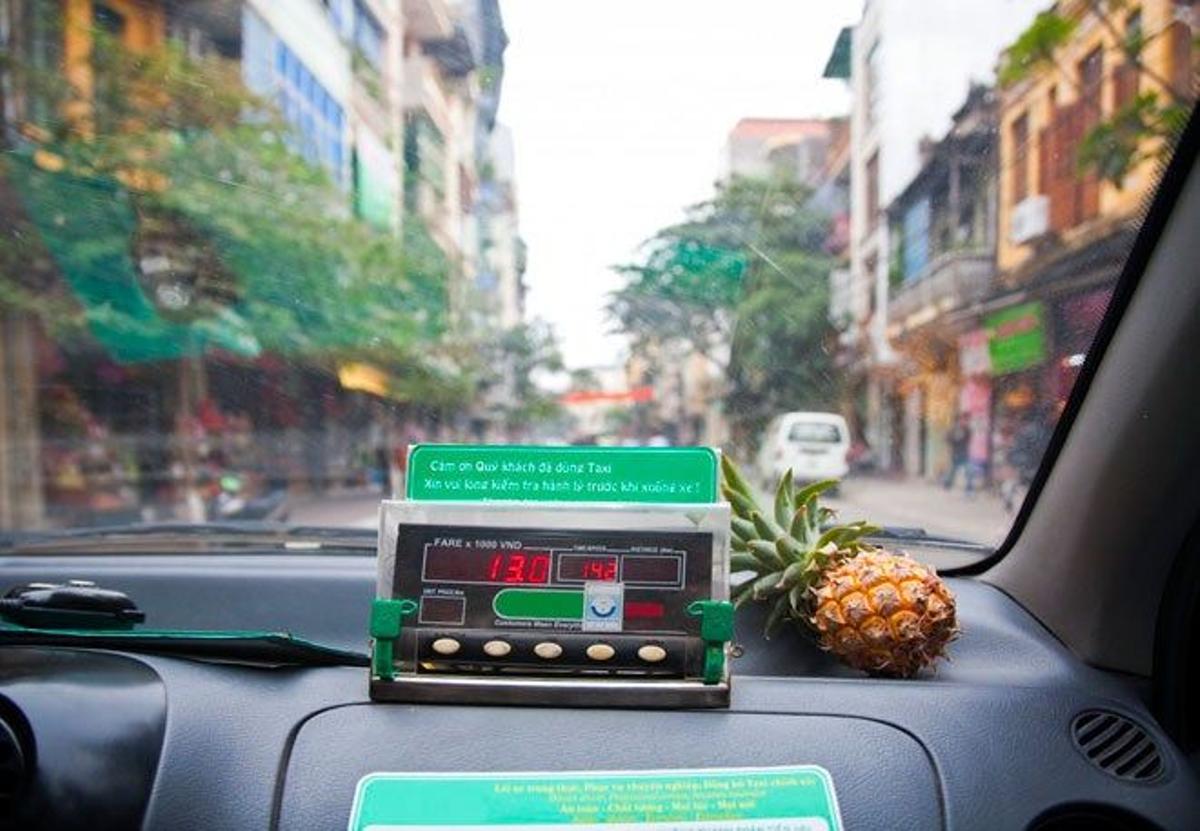 Interior de un taxi en Hanoi.