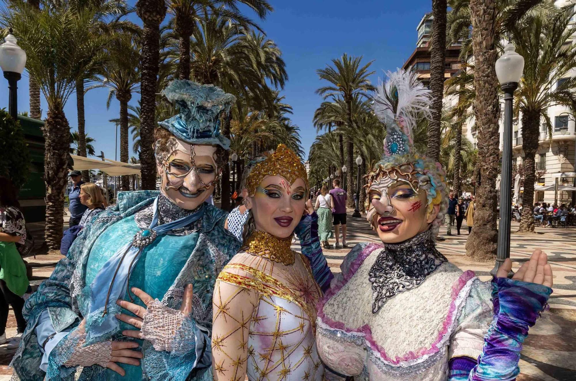 El Circo del Sol, los preparativos de la Santa Faz y los cruceristas abarrotan y llenan de color las calles de Alicante