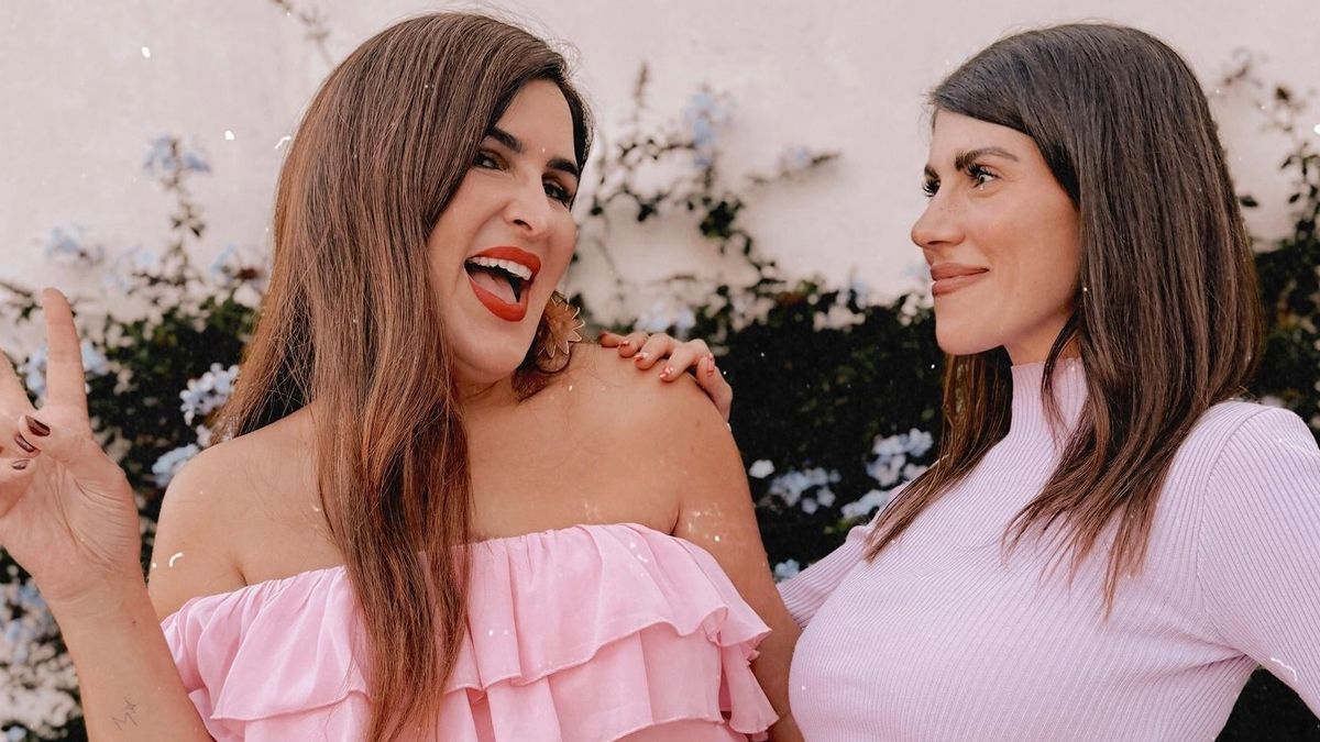 Miriam Alegría y Deborah Murcia, responsables del podcast 'Será porque me amo'
