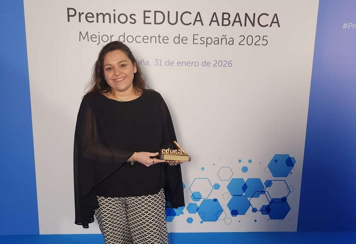 Susana Carla Weber posa tras quedar segunda en la categoría de educación no formal