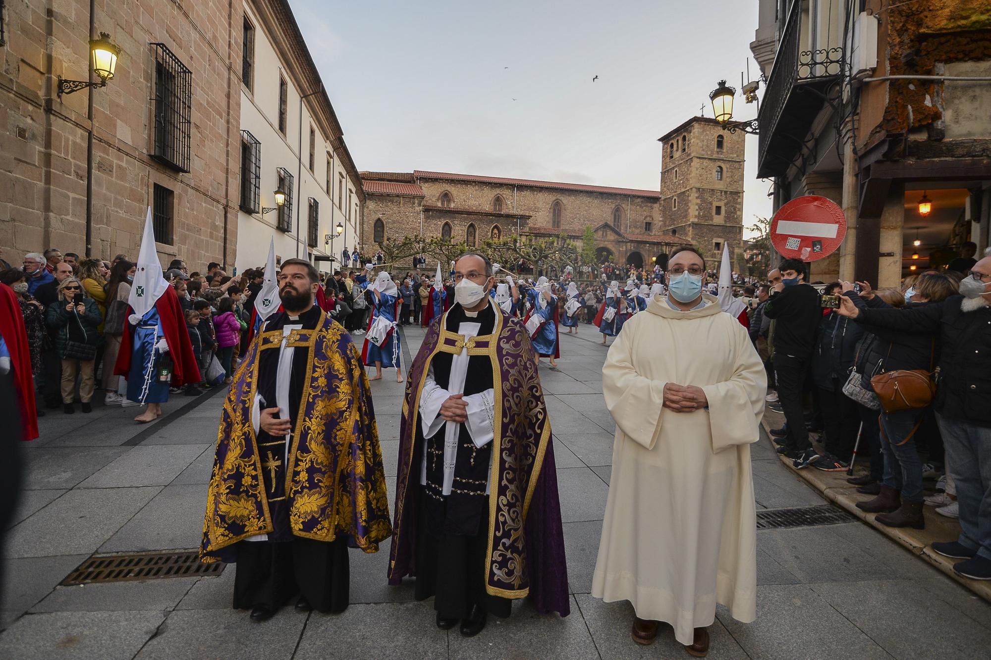 EN IMÁGENES: Los sanjuaninos protagonizan la procesión de la Tercera Palabra en Avilés